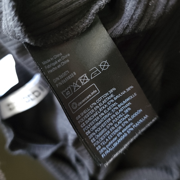 Aus L H&M Divided Black Ribbed Off Shoulder Long Sleeve Crop Top - Picture 3 of 16